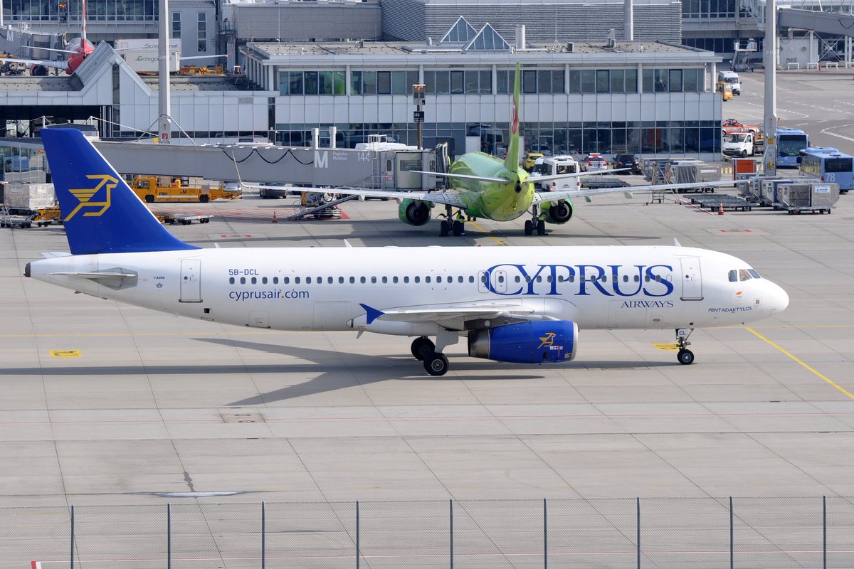 jmlesavions's tweet photo. Le petit avion du jour. Plane of the day.
#5bdcl #a320 #airbus320 #a320200 #cyprus #cyprusairways #backin2014 #muc #mucairport #munich #avgeeks #aviation #aviationphotography #planespotting #planespotters #aviationdaily #AvGeek https://t.co/ft7GlicroG