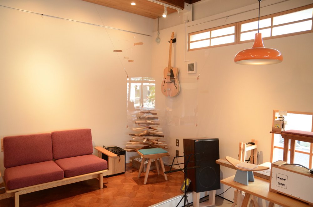 Kalafta 2回済 11 20 27大熊猫展3開催 On Twitter 続 コロナ対策 カウンター周りも飛沫防止 パネル設置 同じパネルで簡易演奏ブース的な使い方も 照り返しがちょっと難ありですが 材料 1mm厚塩ビ板 革 カシメ Dカン というわけである程度対策できたので5 30 土