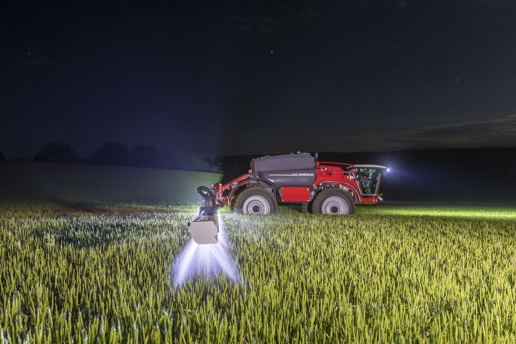 HORSCH_France's tweet photo. [Automoteur PT 7.300] Florent organise des démonstrations pour les concessionnaires Clouet, Deboffe, Godefroy, Motobrie et Vimo toute la semaine prochaine. Pour en profiter et participer, il suffit de se rapprocher de votre concessionnaire ! https://t.co/CeNr8UIUz0