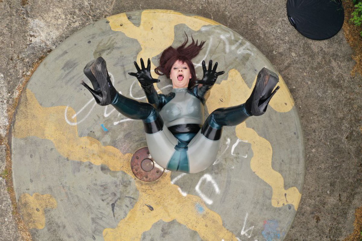 RaaTiger's tweet photo. @pup_lukas, @Labpony1 And me derped around with a drone yesterday. It was so funny. 😂 https://t.co/ZYV2CNlsVz