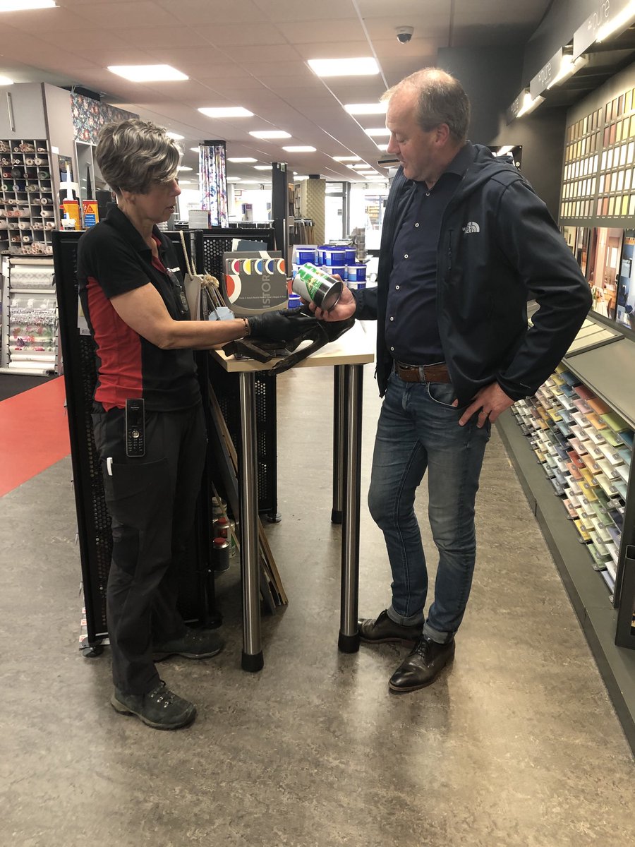 Voor goed advies over een verfklus zoals altijd weer even langs bij Sylvia van @verfenwandvanmourik. #koopdeventerwaar