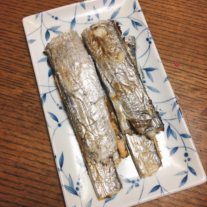 コール 今宵は太刀魚の塩焼きだよ 安かったのだ 立て塩 ６ 食塩水に魚を漬け込むこと して焼きました 魚の臭みを抑えて 身を引き締めるのだ T Co Hlt1pytlpf Twitter