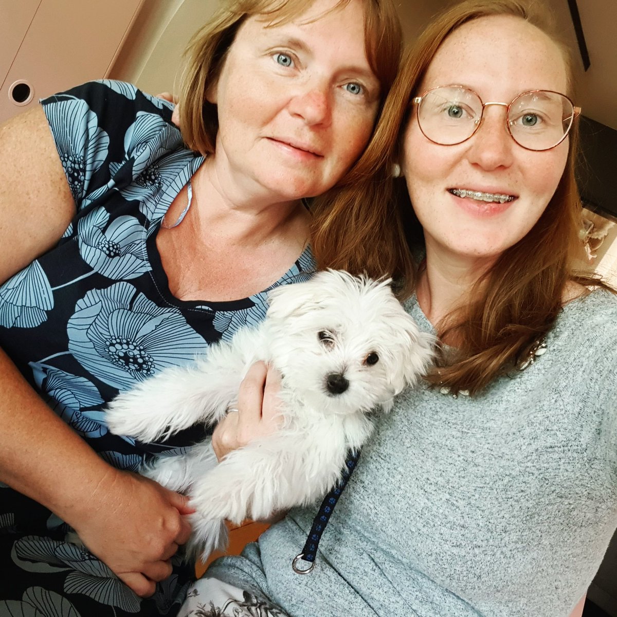 Minaa_x1's tweet photo. I got it* from my momma, 51 lentes wordt ze vandaag! Feesthoedjen op ๐ฅณ๐๐
*niet alles, de chillness heb ik van de papa.
#mom #birthdaymom #lockdownbirthday #igotitfrommymomma #dochtervan https://t.co/U5kspHiEA8