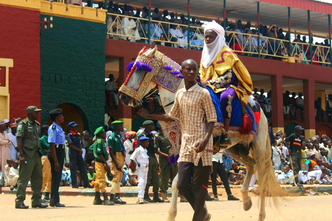 Sterling_Bankng's tweet image. Like their fathers who rode before them, they carry on the tradition with pride, courage, and great skill. 
The young and noble horsemen of the North!
When was the last time you rode on a horse?
#SterlingDurbarFest #DigitalDurbar #Durbar