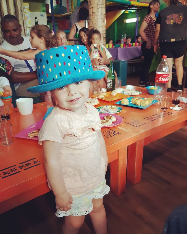 machouruguayo22's tweet photo. @C5N #BIENDESABADO #PROGRAMON
BUEN DIA CHICOS!!!
YO PRIMERO ME REUNIRIA CON MI HIJA Y MIS ADORABLES NIETAS 70 DIAS SIN #VERLAS...
Y LUEGO CON ALGUNA BELLA DAMA QUE SE APIADARE DE MI @ABSTINENCIA #SEXUAL 75 DIAS JAJAJAJAJA😇😉
UN GRAN ABRAZO DESDE VILLA ADELINA https://t.co/pkm1cQW2Cb