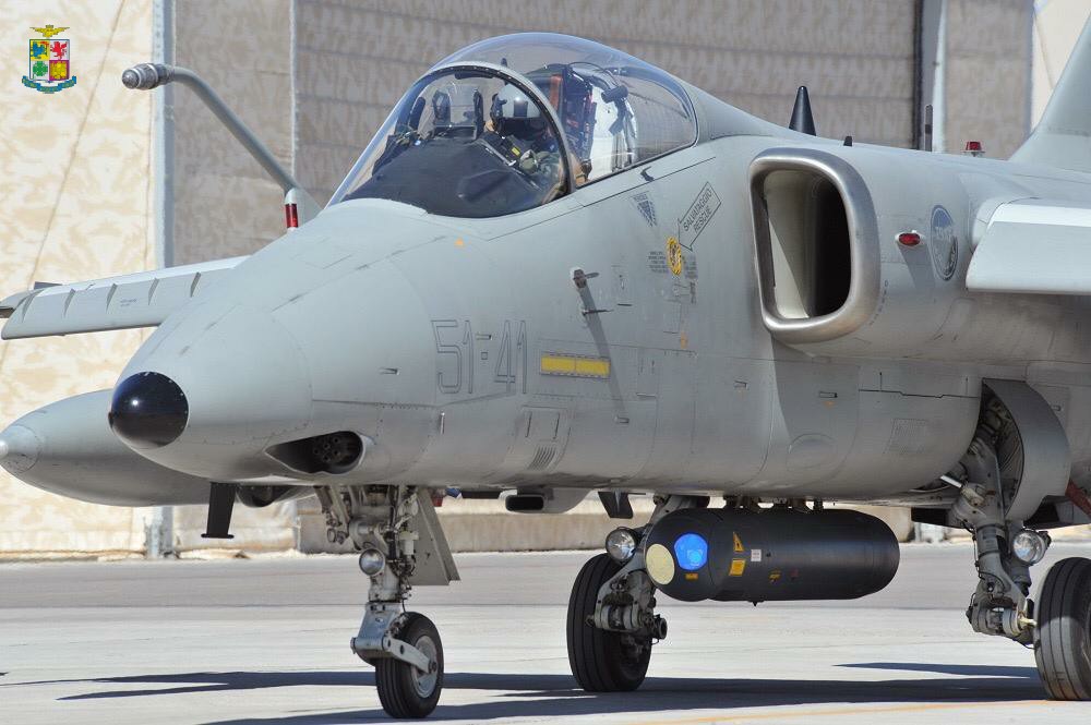 ItalianAirForce's tweet photo. #23maggio #GiornataNazionaledellaLegalità
Anche l'#AeronauticaMilitare, attraverso le attività di ricognizione aerea condotte grazie ai sensori dei Predator, AMX, Eurofighter e Tornado, mette a disposizione i propri assetti per operazioni di monitoraggio dall'alto https://t.co/MTGuhiGqim