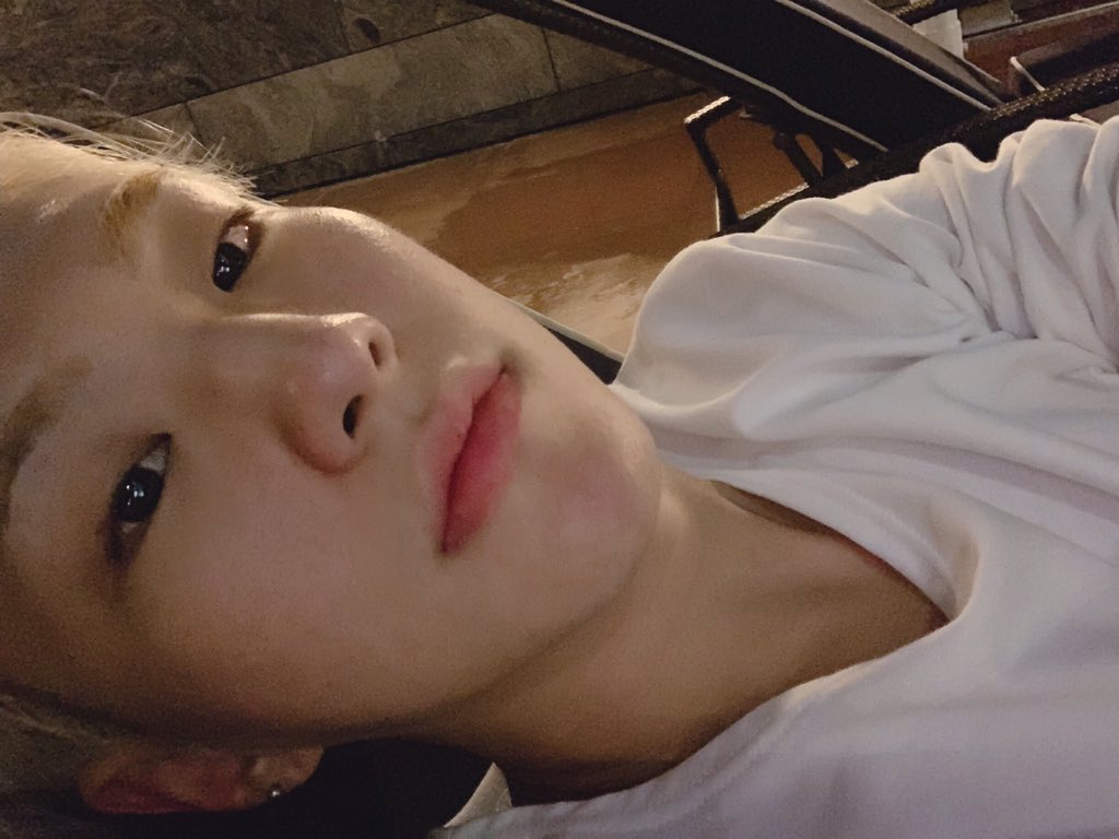 don't know about you but all of his selcas are so BOYFRIEND