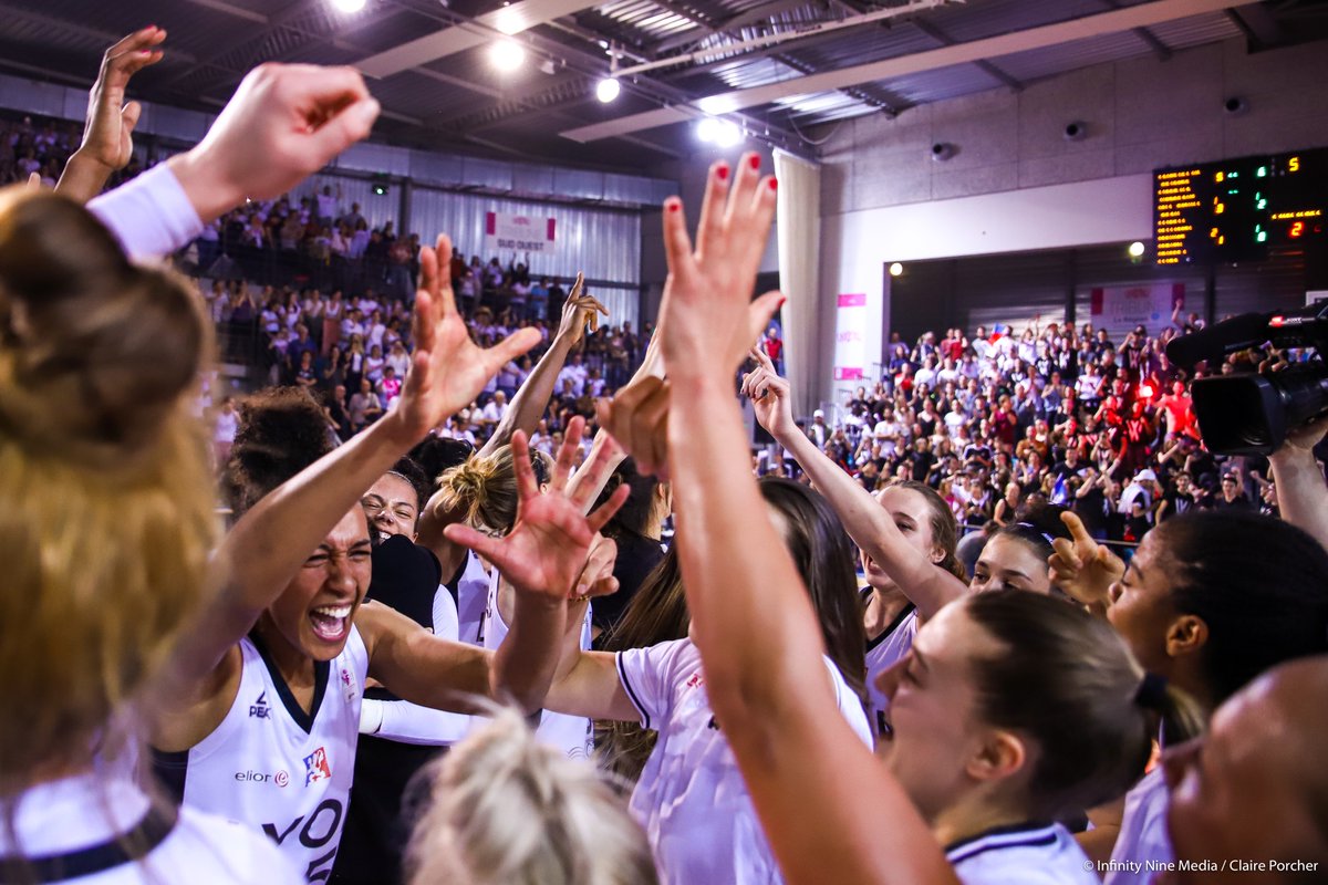 ASVEL_Feminin's tweet photo. 🎂 1 an 
#ASVElles https://t.co/QJIw0gYv6O