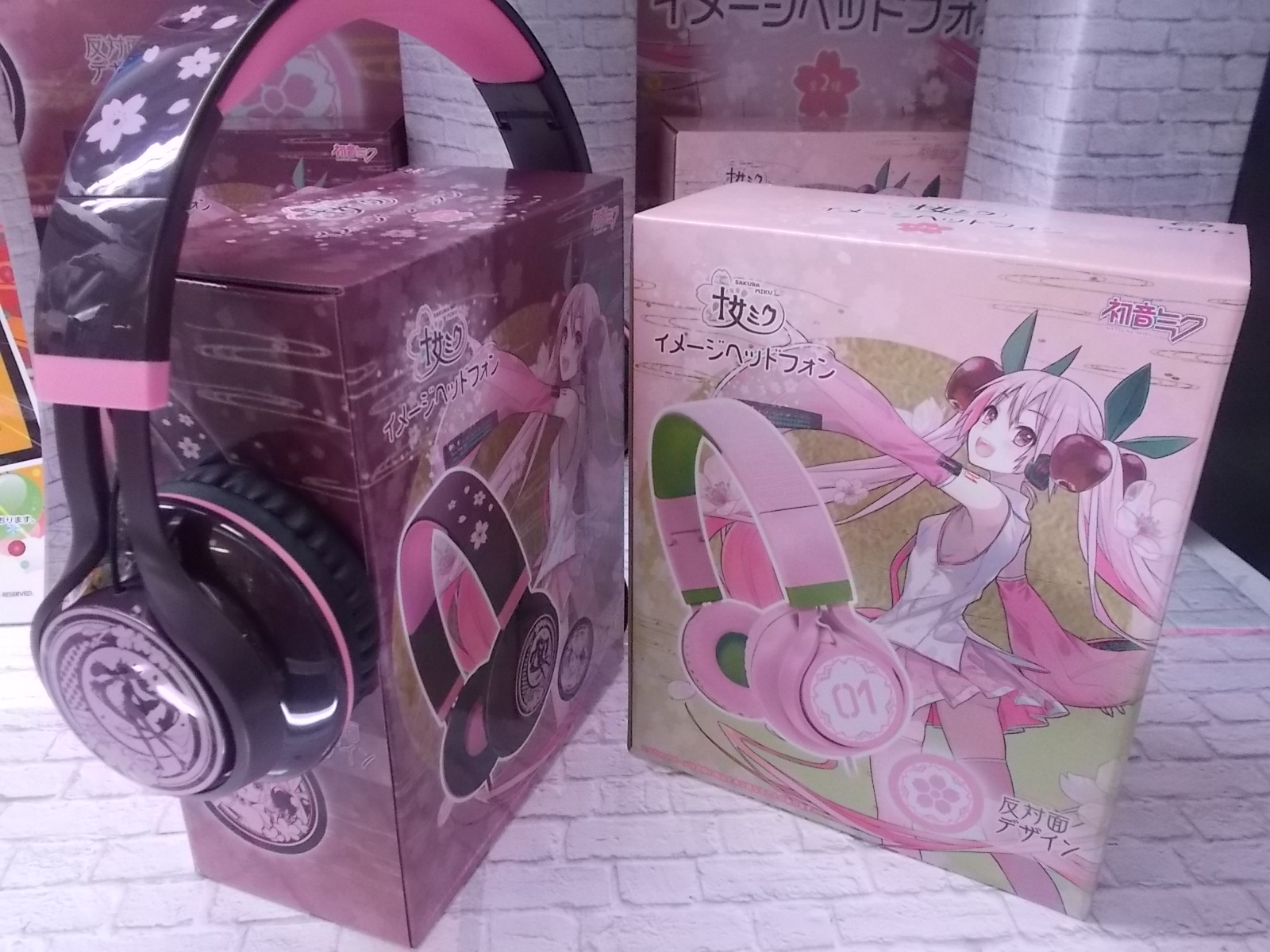 大幅値下げ中】初音ミク 桜ミク イメージヘッドフォン ヘッドホン 2種