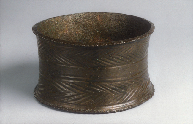 10 of these cylindrical objects were in the hoard. The interpretations go from "crowns" to "stands for vessels with pointed bottoms". This one might have been used as a stand, but what a waste of a precious metal, when the same can be made from clay...
