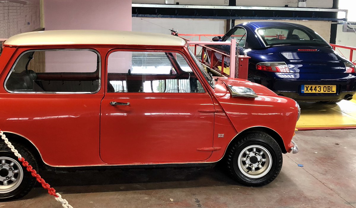 What a great site for a new <a href="/SantaMariaPizza/">Santa Maria</a> restaurant &amp; takeaway @TheDukeOfYork classic car showroom. Had my first takeaway of lockdown &amp; it was yummy. <a href="/brentford_dock/">Brentford Dock</a> <a href="/ryebythewater/">Rye by the Water</a>  <a href="/BreweryTap/">BreweryTap Brentford</a> #pizzatakeaway #ClassicCars #brentfordregeneration