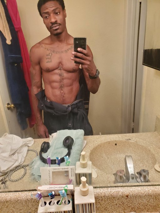 I guess I gotta start working out again. I dont really wanna. https://t.co/QX1nJ1gq6n<a href="/tag/newprofilepic"class="tags"><span>#newprofilepic</span></a>