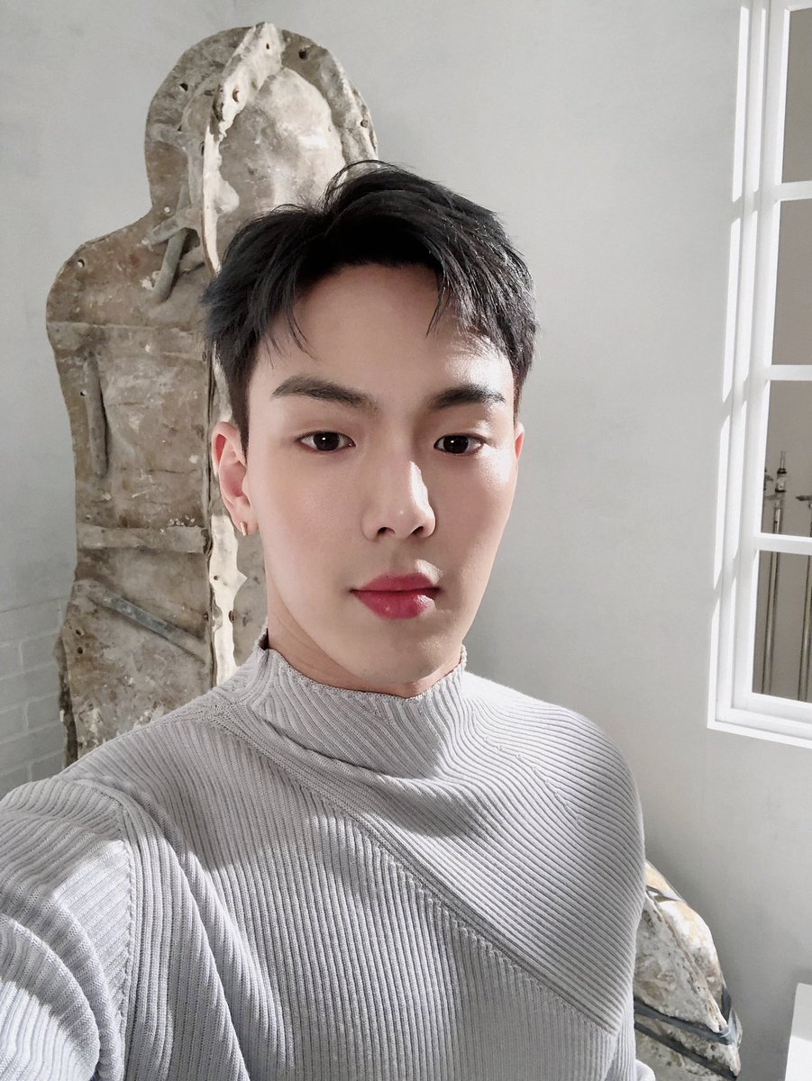 OfficialMONSTAX's tweet photo. [#셔누] 곧 컴백이네요 ㅎㅎㅎ오늘 공개될티져도 잘보구 주말도 즐겁게 잘보내요!!🤪 #판타지아 https://t.co/8kIfYS96q2