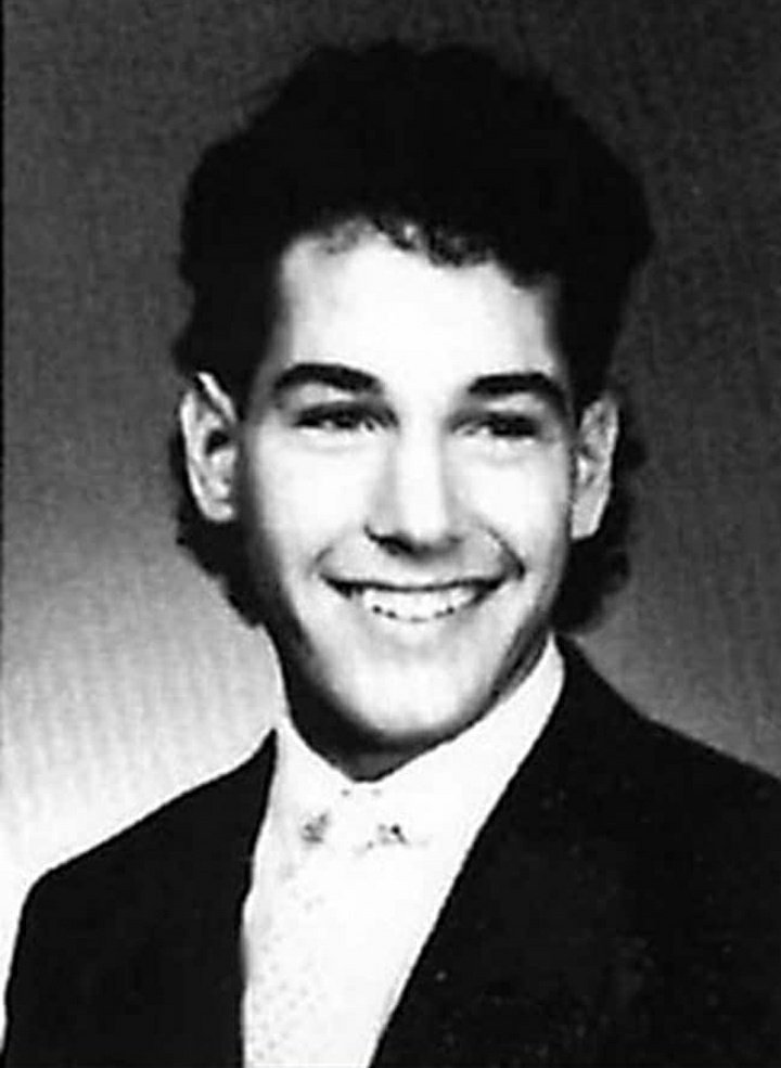 a thread of paul rudd, but he grows older as you keep scrolling