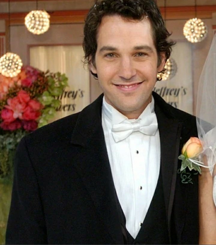 a thread of paul rudd, but he grows older as you keep scrolling