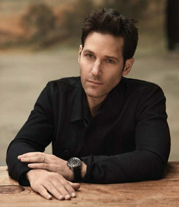 a thread of paul rudd, but he grows older as you keep scrolling