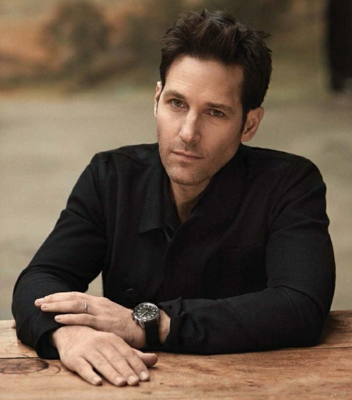 a thread of paul rudd, but he grows older as you keep scrolling