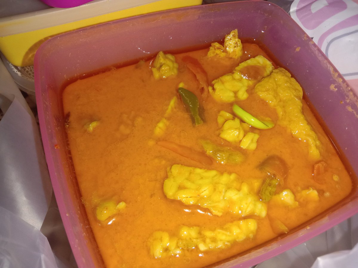 Dri koordinasi epic persekutuan besan bertukar resep diem2, gegara cah lanang gabisa pulang. Pas bengong sore2, datanglah "Sayur Pedas Favorite" siap santap resep ibu bikinan mama 😍 #lebaran