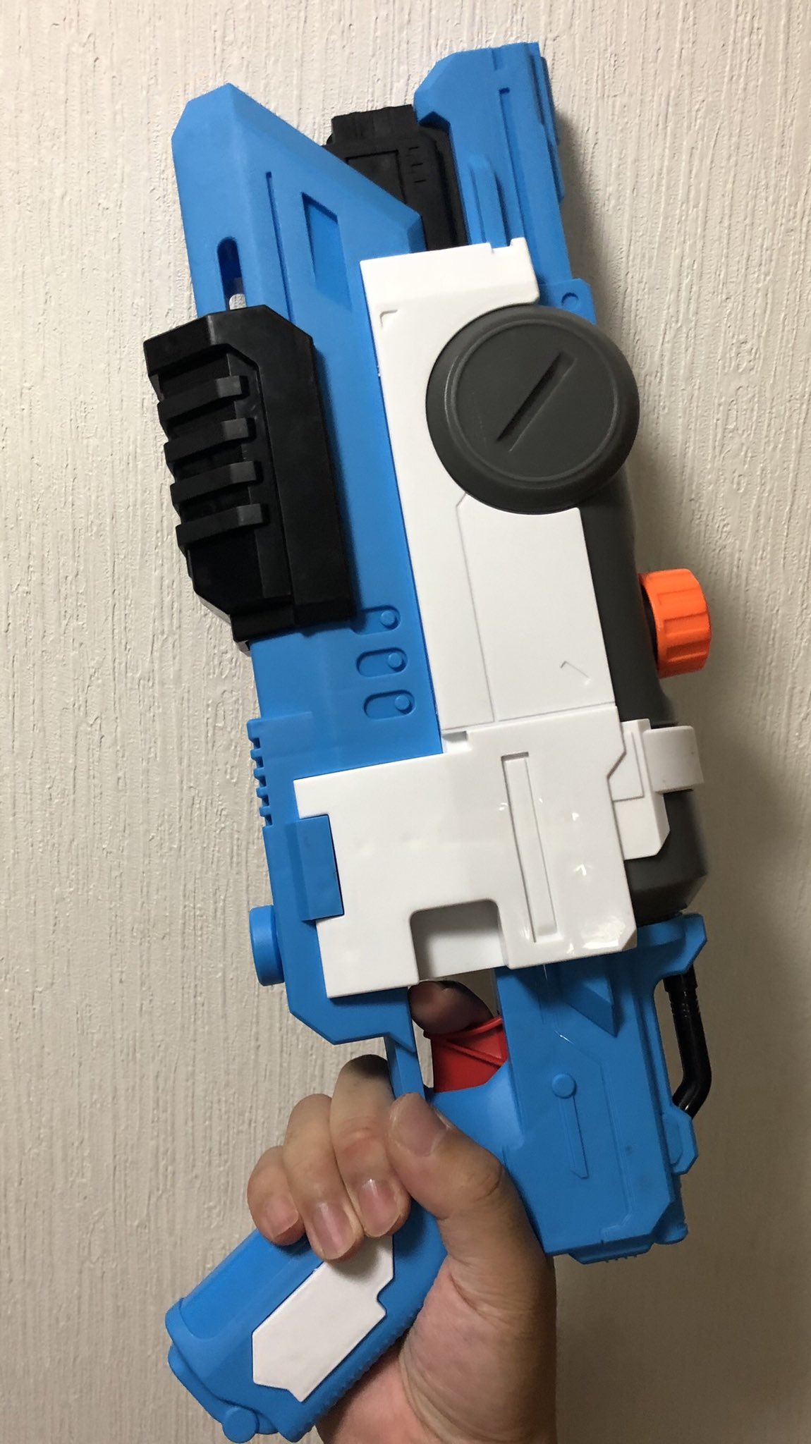 تويتر トロル على تويتر ダイソーの水鉄砲めっちゃカッコいいな T Co Pf2svgjvy9