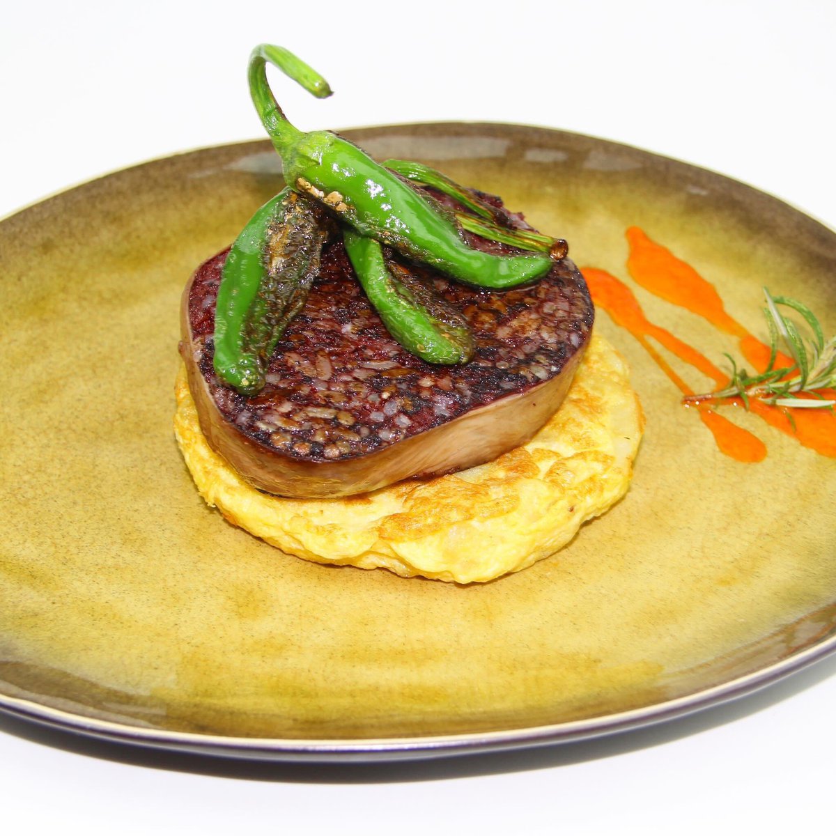 EMBUTIDOSRIOS's tweet photo. Reponemos fuerzas con la deliciosa ...
“tapa Moon” creada por nuestro chef @cocinaconnervio
Magnum RIOS con pimientos verdes y tortilla de patata
#morcillaRios
#morcilladeVillarcayo
#RiosStore
#desde1930
#lapasiondeunafamilia
#morcilladeBurgos
#Villarcayo https://t.co/DCc3tLDjlI