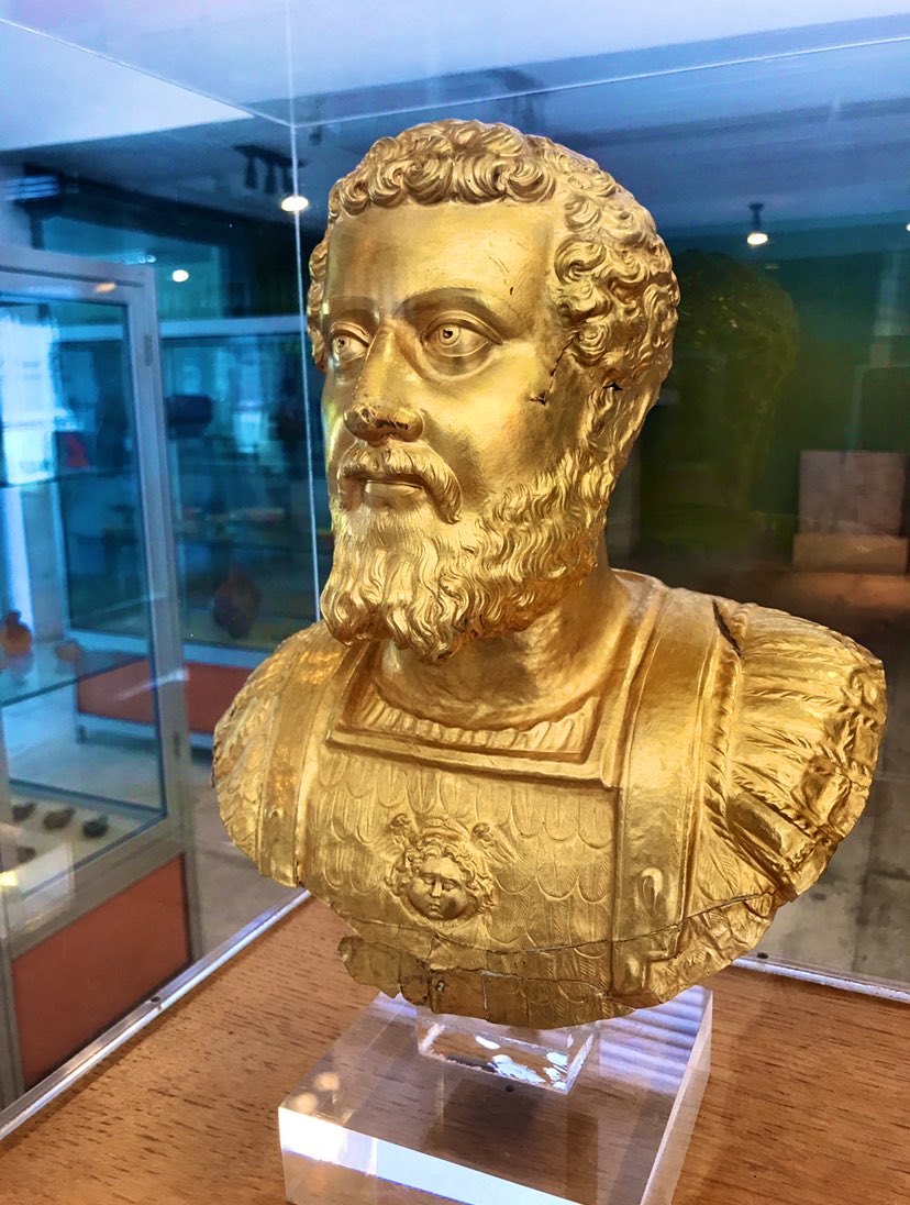 I know I posted a Greek monument for yesterday’s  #MuseumsUnlocked on the Romans, so today I’ll try to right my wrongs by posting a Roman masterpiece in  #Greece! Who wants to learn about this *gold* portrait of Septimius Severus in Komotini?!. #archaeology  #ClassicsTwitter  #rome