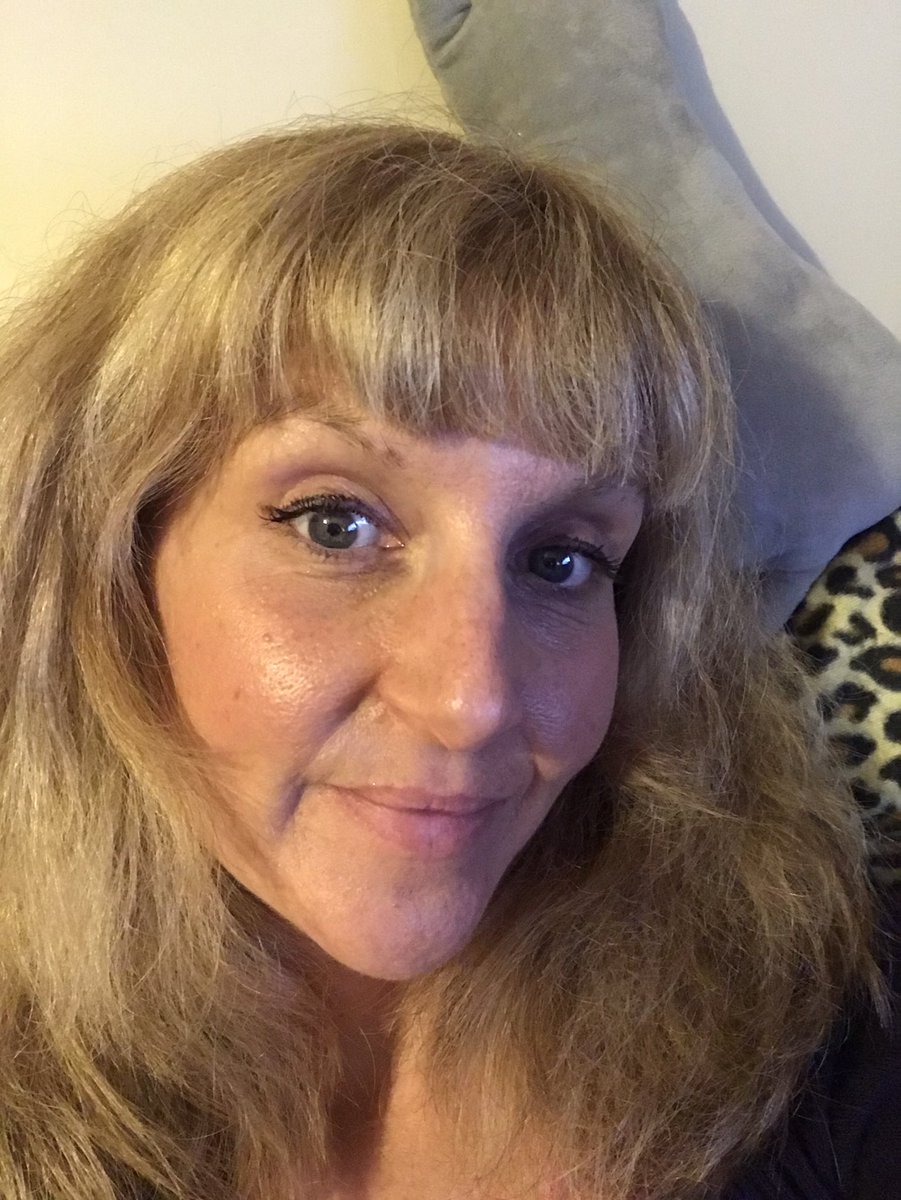 comedyloulou's tweet photo. It was confirmed yesterday that my flight to Gibraltar was cancelled in June...SO I put some fake tan on and am pulling the Gibraltar look off rather splendidly...π #flightscancelled #noholiday #onwardsandupwards #faketan #fakesunkissed #tanning #faketan #itsgottobedone βοΈπ¬π§βοΈ https://t.co/IsKGps5QXA