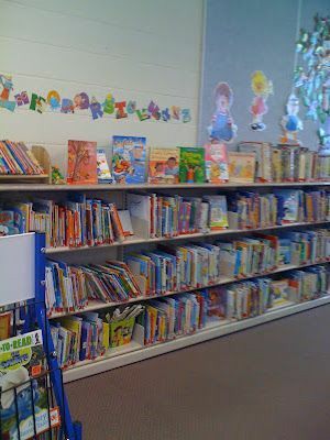 EMRollinsElem's tweet photo. Drop off your students' library book when you also return their learning packets. We will have other books that are free, available for summer reading!  Keep their minds growing by reading, but don't end the school year with a bill for library books not turned in. https://t.co/rNpgG6VtQW
