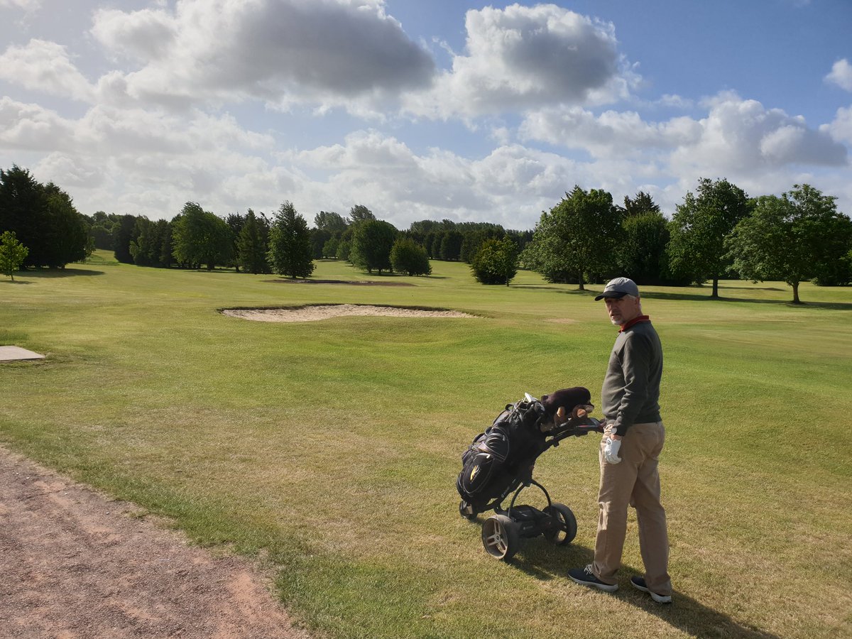 Seags06's tweet photo. 1st game back at my beloved @URVGC after lockdown & it felt so good. Massive well done & thank you to Greg & all his staff at @URVGC the pro shop is run so well with the social distancing and the course was in fantastic condition. ποΈββοΈβ³π #EarlyBirds #livingthedream #URVGC https://t.co/iShbATHls9