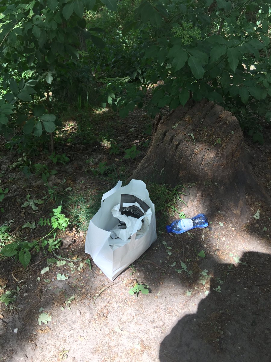 CobyvdHeuvel's tweet photo. Kan er bij #losloopgebied #slaperdijk eens gehandhaafd worden @gemVeenendaal ? Wordt hier steeds gekker ....#afval #asociaal https://t.co/DEHapQwCDA