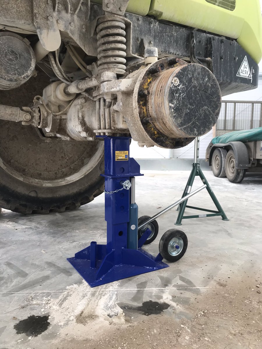 MountLiming's tweet image. A new #lockdown toy that makes changing these wheels a bit safer!! #rowcrops #multidrive #sprayerjack