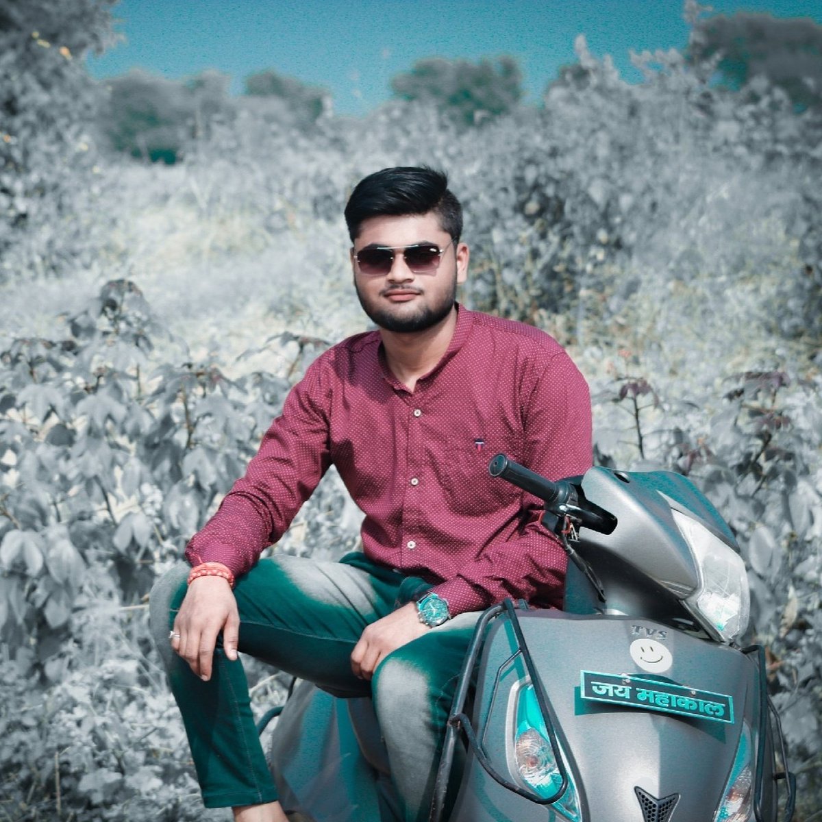 Mohit01957's tweet photo. तमन्ना लोगों के दिल में बसने की रखो,
लोगों पे हँसने की नही।।❤️
#MaaPitambaraDatia
@Satyambhagat07 @sarpanchyadav @SachinKhare19 @Adityadangi7354 @rishabhDta22 @abdheshnayak1 @AnuragS85768884 @Puru_raja_datia @anujsidyadav1 @AbvpKushwaha https://t.co/iVYqPbxeZl