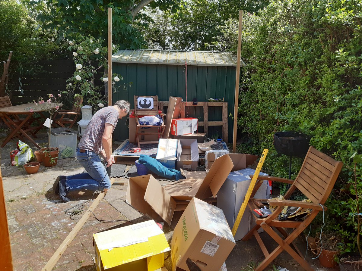 Alexis38892390's tweet photo. High winds destroyed our #nitefort. Time to start again with some support this time. https://t.co/ZyW723RtEI https://t.co/mCFYYt1ipi
