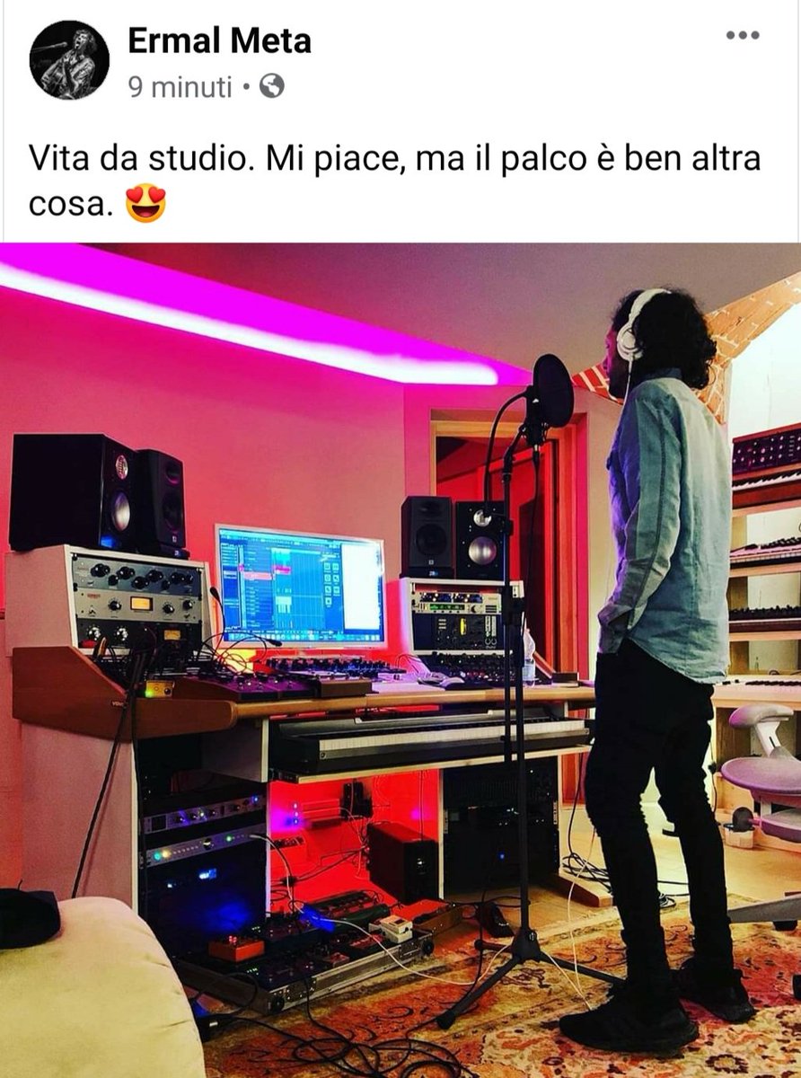 tina_buona_f298's tweet photo. Vita da studio. Mi piace, ma il palco è ben altra cosa. #ErmalMeta su Facebook 😍 #silavora #siscrive #sivive ma non ti preoccupare #finiràbene ❤ noi ti aspettiamo 🎤🎧🎼 https://t.co/RjSS3ErPqo