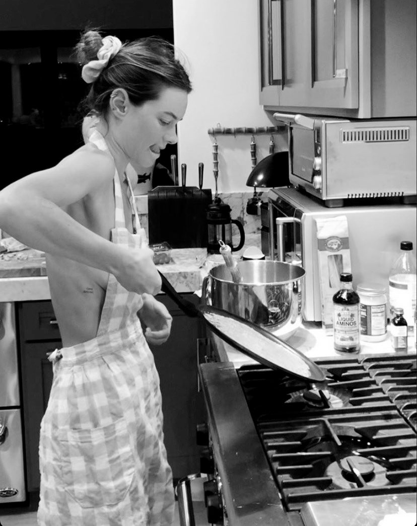 camillexrowe's tweet photo. Chef Cam 🥞💛 https://t.co/CoYN86PctC