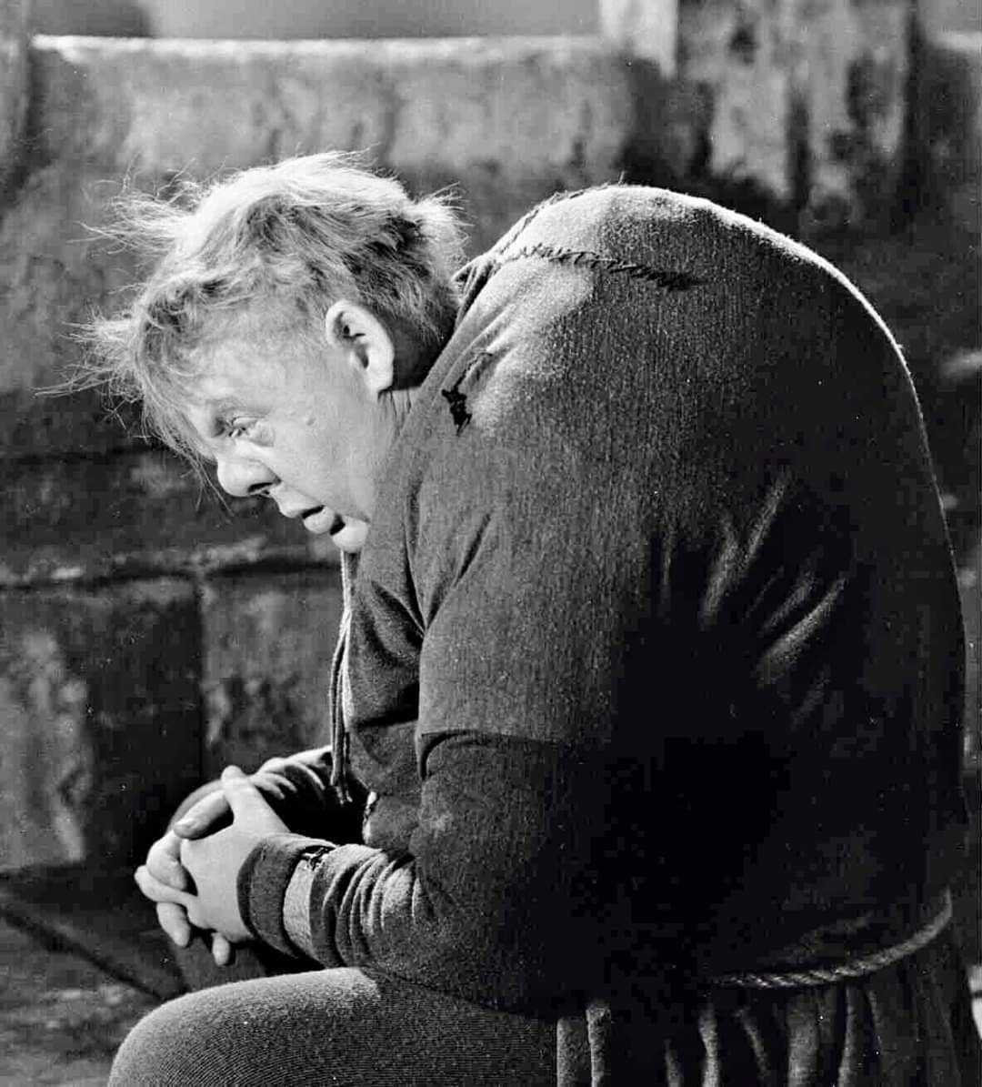 Why was I not made of stone?

William Dieterle's The Hunchback of Notre Dame (1939).

#CharlesLaughton