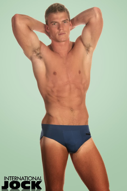 What I wouldn't give to sniff even just 1 of those after he used it #AlanRitchson