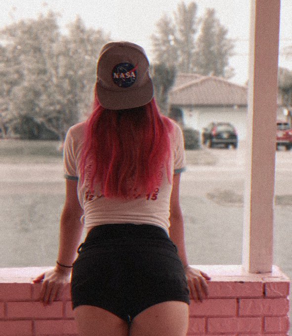 let me be your princess bubblegum, your star fire. your pink haired vixen. 🌸 https://t.co/7L4BkR2YeX<a href="/tag/onmfc"class="tags"><span>#onmfc</span></a>