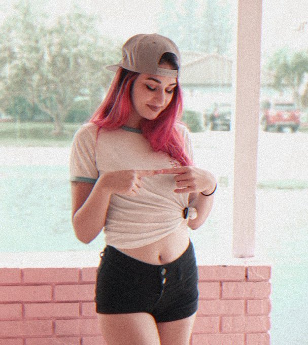 let me be your princess bubblegum, your star fire. your pink haired vixen. 🌸 https://t.co/7L4BkR2YeX<a href="/tag/onmfc"class="tags"><span>#onmfc</span></a>