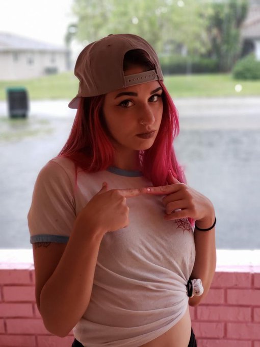 let me be your princess bubblegum, your star fire. your pink haired vixen. 🌸 https://t.co/7L4BkR2YeX<a href="/tag/onmfc"class="tags"><span>#onmfc</span></a>