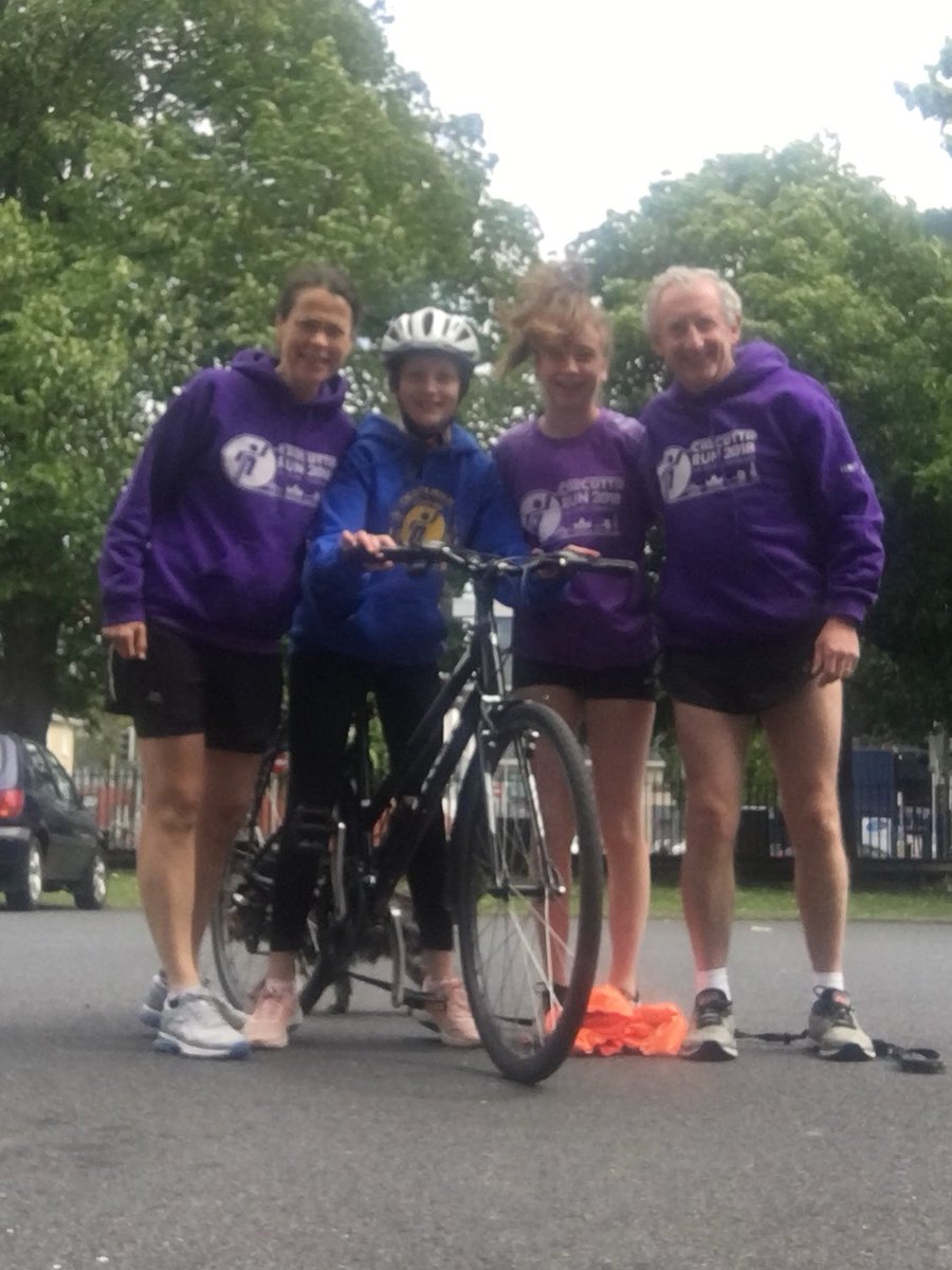 cillianmacd's tweet photo. #calcuttarun2020 Calcutta Run today at BlackhallPlace! Slightly less than the expected 1,200 turned up! Looking forward to 24th October. https://t.co/p7Rscya5cS