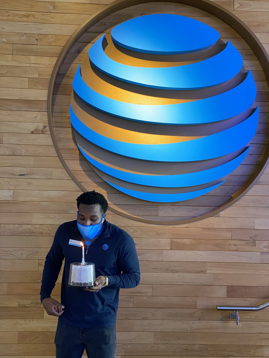 flagship_joel's tweet photo. Wishing our very own Brand Ambassador Deante Thomas a very happy 24th Birthday. Thank you for being an amazing part of our flagship family #attflagship #flagshipfamily #att #flagshipbirthday @ATT @ATTMichiganAve https://t.co/ziZ3UCC8kL