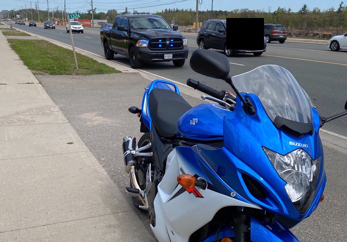 HRPS_Comm's tweet photo. Out for a rip eh? Allow us to introduce ourselves; our Traffic Unit has zero tolerance for those who place our road users at risk.

M2 rider from Milton clocked at 2.5X the posted speed limit. Charged with Stunt Driving, Speeding 138/60. Suspension/Impound. #NotOnOurRoads ^MRT https://t.co/2ulbVWAb8W