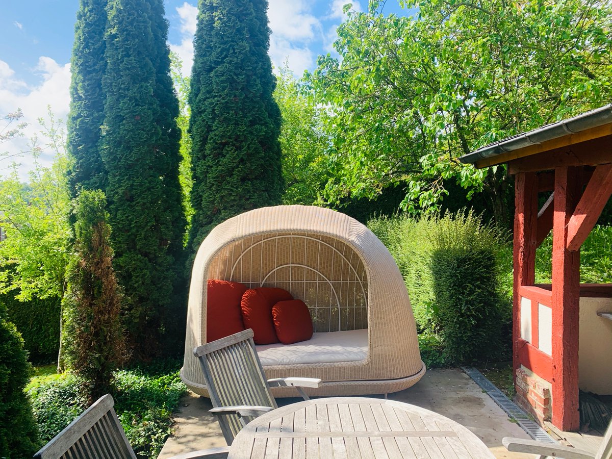 Envie de jardin?
Maisons et Appartements particuliers, 
location courte durée, 
#le10honfleur #honfleur #normandie #igernormandie #locationsaisonniere #vacances #travel #weekend #bnb #france  #guesthouse #jardin #garden  #artgallery #interiordesign #frenchlifestyle #roomservice