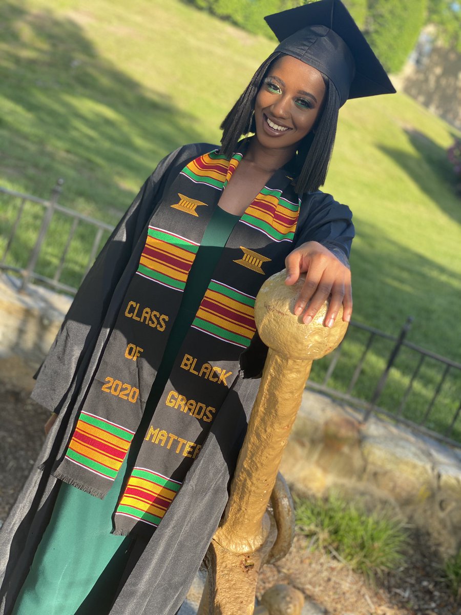Ethelomondi's tweet image. DOES THIS MAKE IT OFFICIAL YET?!? 

Shoutout to my bestie @oluvibez for these fire flicks! 

#classof2k20 #blackgradsmatter #kenyangirl #mamaimadeit