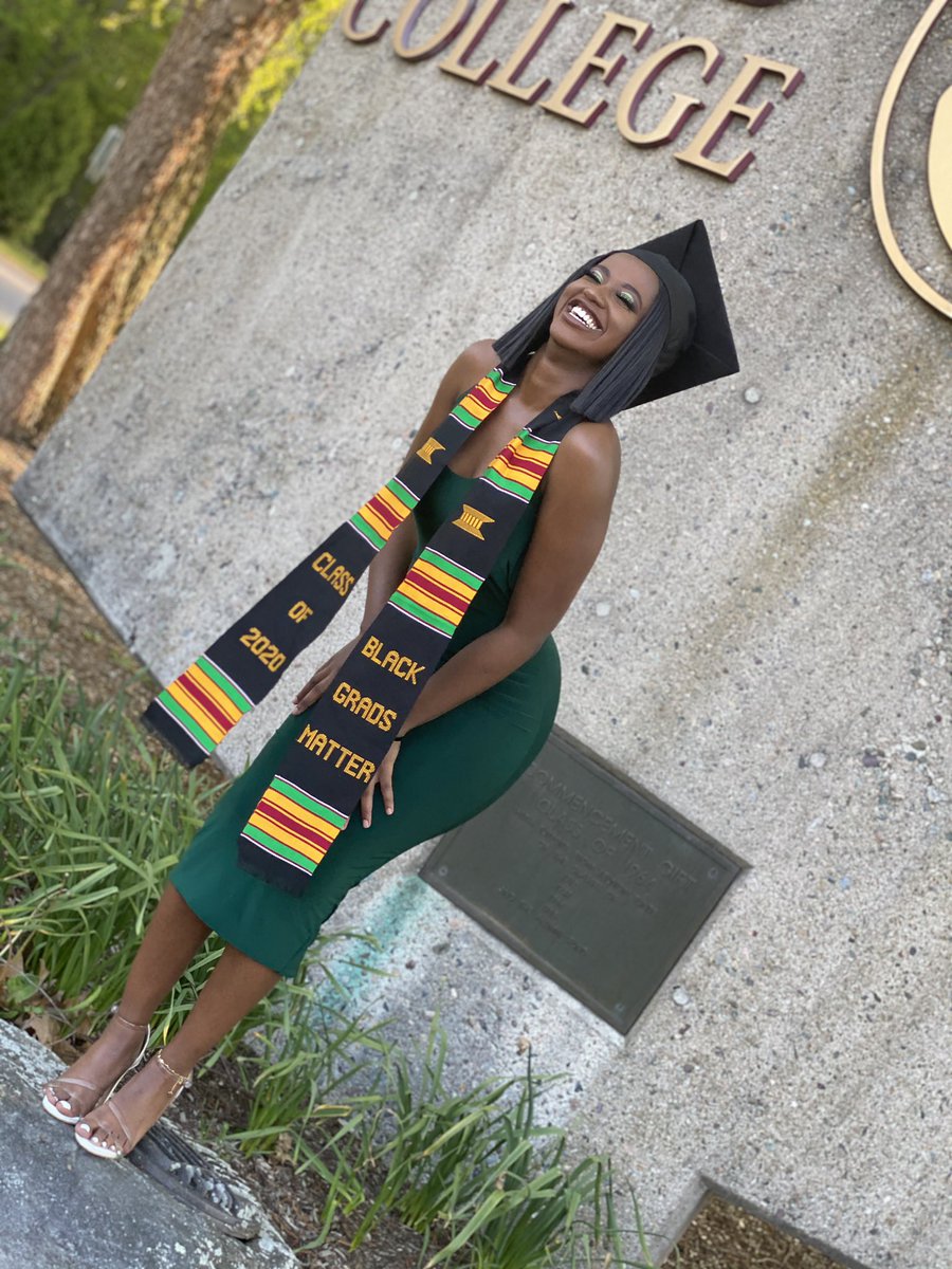 Ethelomondi's tweet image. DOES THIS MAKE IT OFFICIAL YET?!? 

Shoutout to my bestie @oluvibez for these fire flicks! 

#classof2k20 #blackgradsmatter #kenyangirl #mamaimadeit
