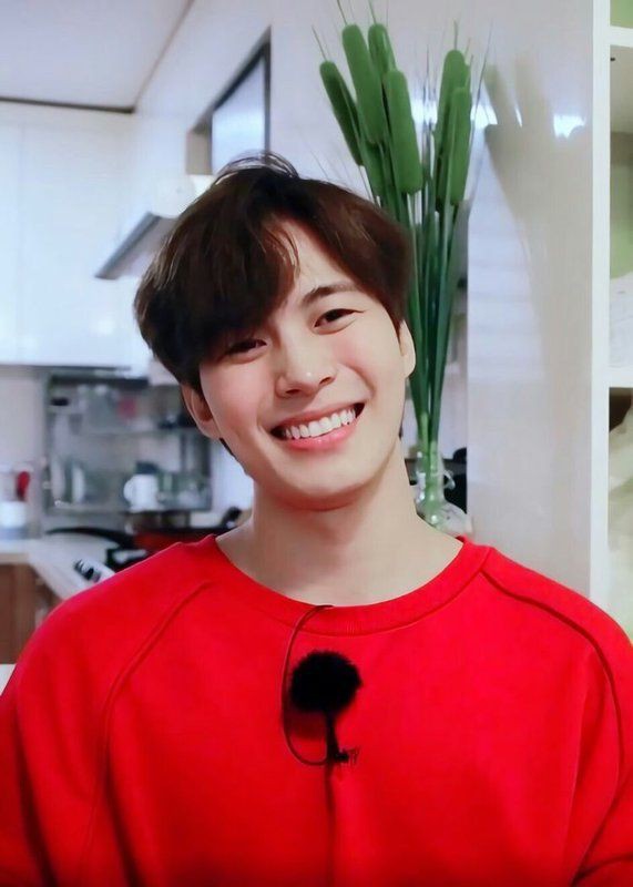 Now , our sassy hongbin I know it's hard for you right?  i'm sad i can't know about your condition recently and i'm scared. But i trust u He is such a good guy, always laughing, game addict And i love him  #VIXX8THANNIVERSARY  #VIXX  #HAPPYVIXXDAY