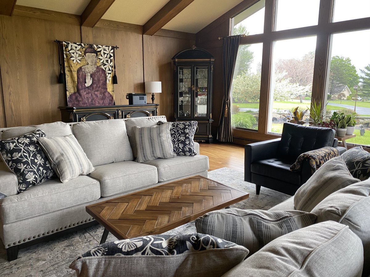 EsqRachel's tweet photo. So happy with my new sofas! @AshleyHomeStore https://t.co/UKszyZK4F7