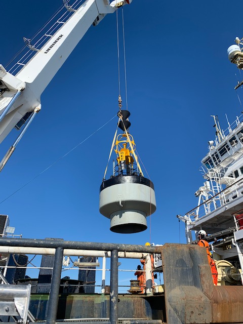 gsyharbours's tweet photo. We recently commissioned @trinityhouse_uk to help us, as we rotate a number of our navigational buoys around local waters. This is so general maintenance, cleaning of sea debris and repainting can be carried out by our Technical Services staff. #navigationaids #seasafety https://t.co/O1WqmTawYq