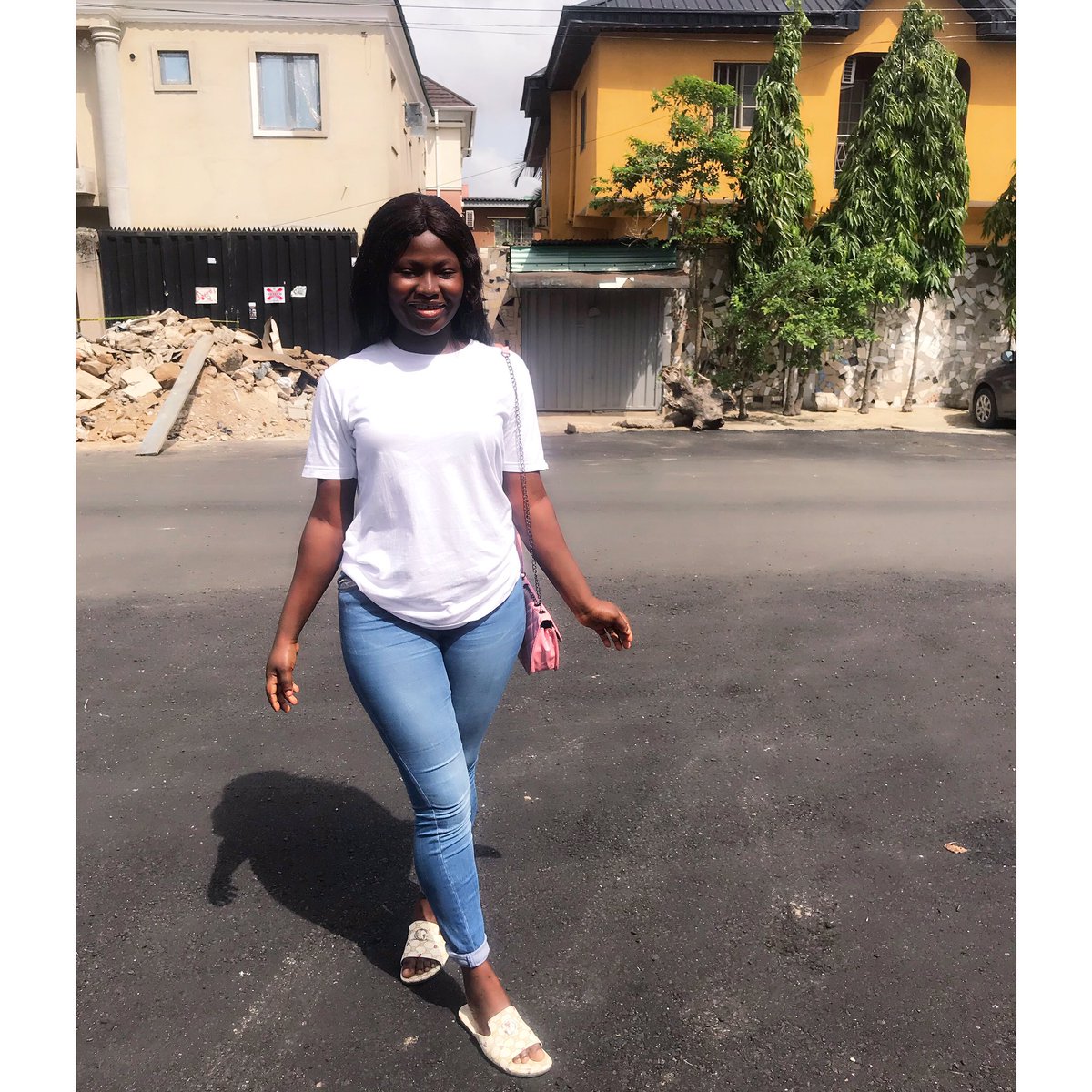 BumbumDami's tweet photo. Plain tees is the new fashion🥰😋,the quality is super dope mehn😊...      #2,000(negotiable) #plaintees #trend https://t.co/1GMd1CMiY1