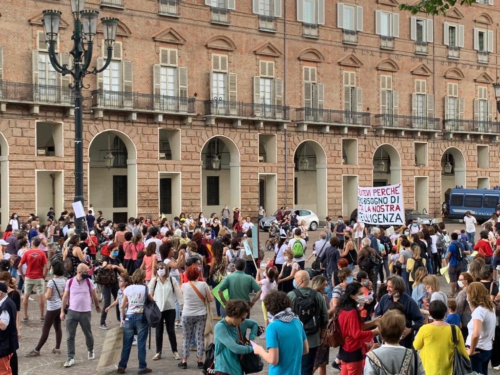 datecivoce's tweet photo. La crisi ha dimostrato che abbiamo bisogno di più donne nei luoghi decisionali e di persone competenti.

La scuola, dimenticata nella comunicazione così come nei fatti, deve diventare una priorità oggi e per il futuro. 

#DateciVoce #23maggio #NonCiSiamo https://t.co/FX5UIYzPuw
